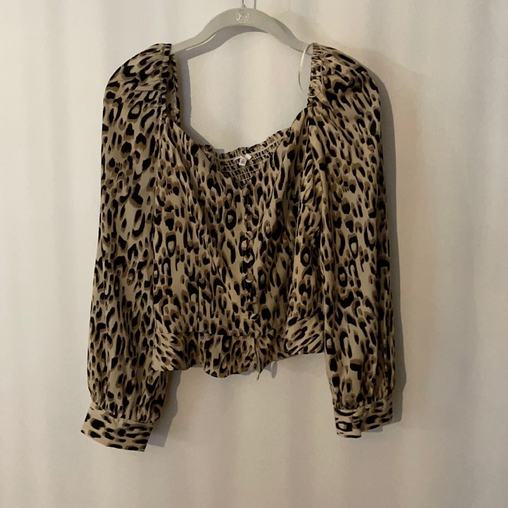 Leopard blouse with smocked back closure